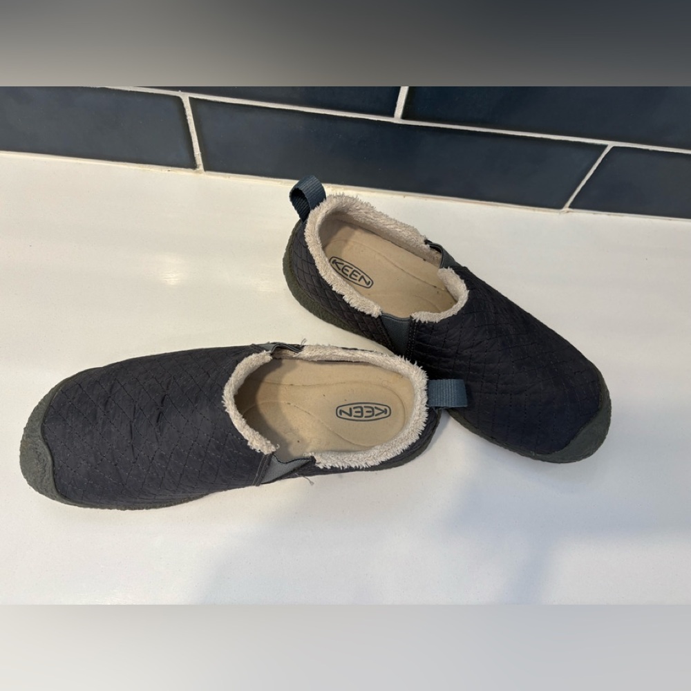 KEEN Howzer Quilted Slippers